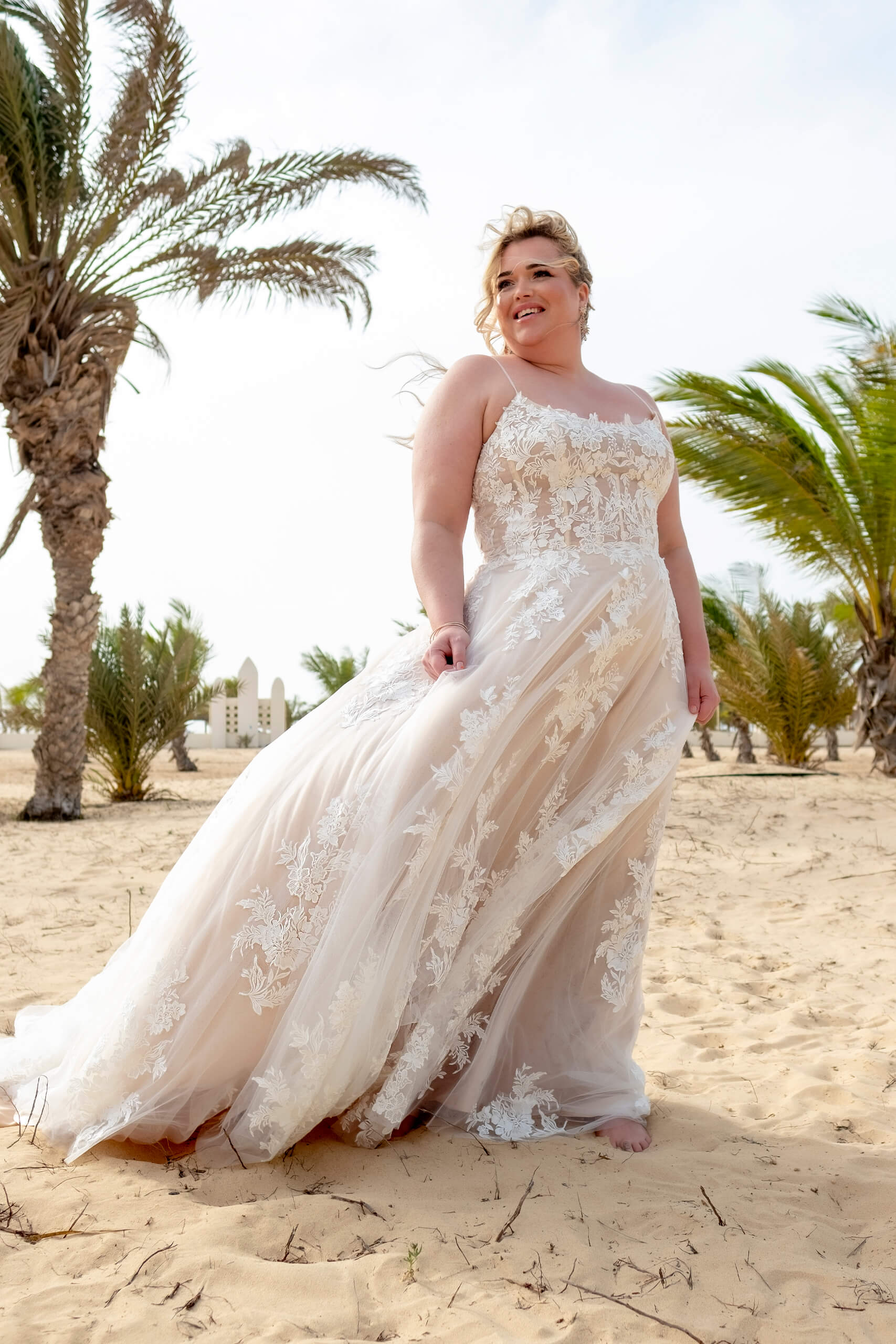 Curvybrautkleid von Bridal Star mit schmalen Trägern und Spitze bei Bianca's Brautmoden