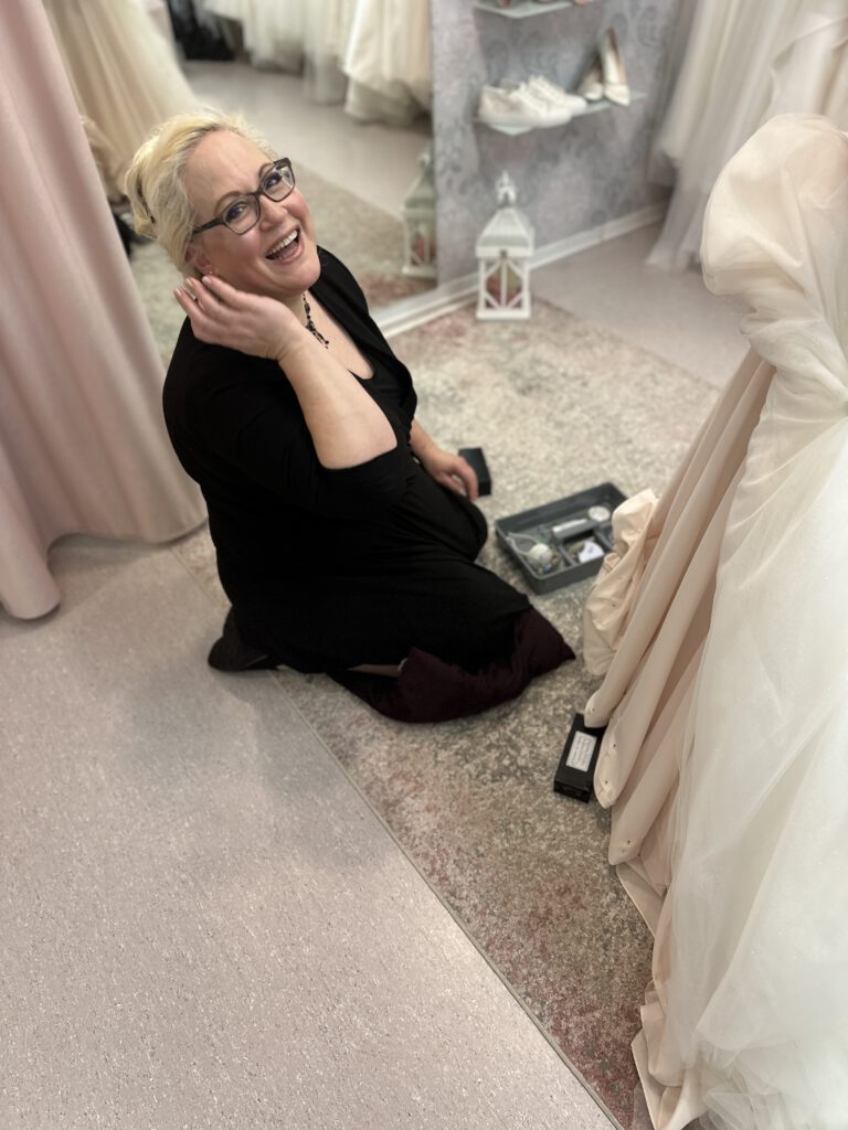 Bei Biancas Brautmoden ändern wir alle Brautkleider Plussize direkt in unserem Geschäft. Brautkleid ändern. Brautkleid Service