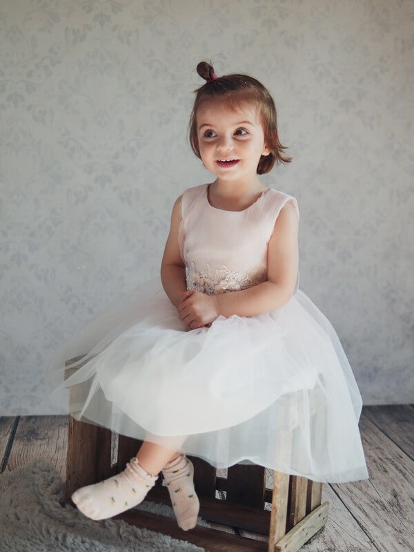 Taufkleid für Mädchen. Festliches Kleid für Mädchen zur Taufe oder Hochzeit. Taufmode in Bad Kreuznach, Mainz, Wiesbaden, Alzey, Kaiserslautern, Frankfurt. Festliche Kindermode für Mädchen. Tüllkleid für Mädchen. Pompöses Taufkleid.