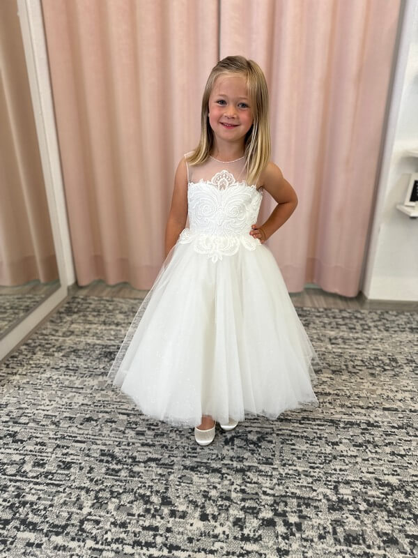 Taufkleid für Mädchen. Festliches Kleid für Mädchen zur Taufe oder Hochzeit. Taufmode in Bad Kreuznach, Mainz, Wiesbaden, Alzey, Kaiserslautern, Frankfurt. Festliche Kindermode für Mädchen. Tüllkleid für Mädchen. Pompöses Taufkleid.