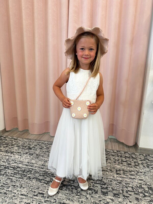 Taufkleid für Mädchen. Festliches Kleid für Mädchen zur Taufe oder Hochzeit. Taufmode in Bad Kreuznach, Mainz, Wiesbaden, Alzey, Kaiserslautern, Frankfurt. Festliche Kindermode für Mädchen. Tüllkleid für Mädchen. Pompöses Taufkleid.