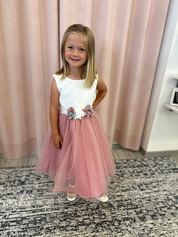 Taufkleid für Mädchen. Festliches Kleid für Mädchen zur Taufe oder Hochzeit. Taufmode in Bad Kreuznach, Mainz, Wiesbaden, Alzey, Kaiserslautern, Frankfurt. Festliche Kindermode für Mädchen. Tüllkleid für Mädchen. Pompöses Taufkleid.