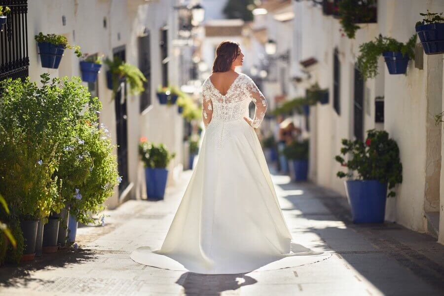 Curvybrautkleid