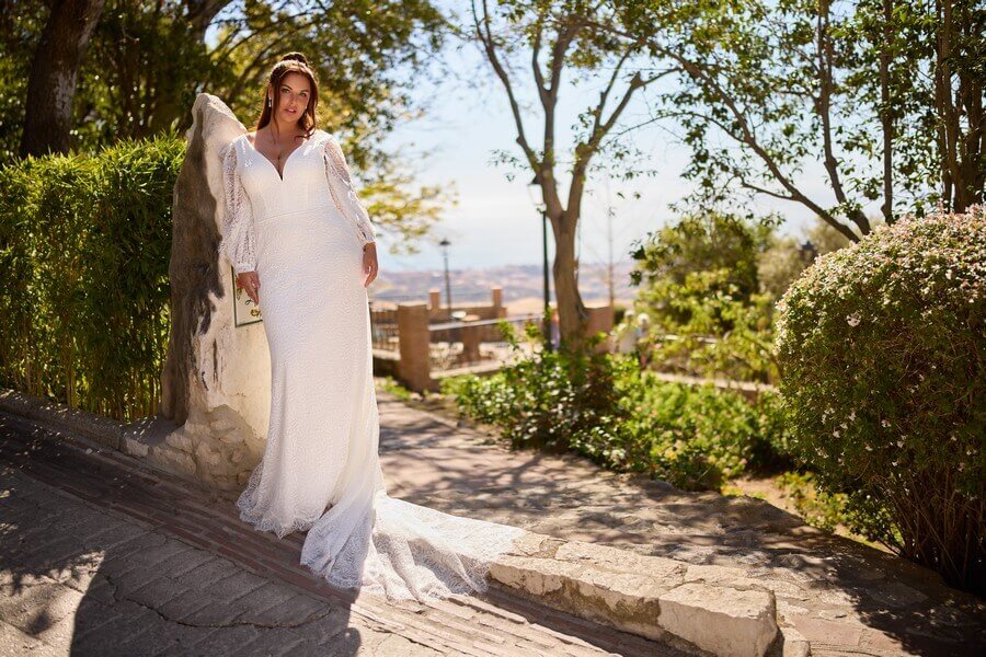 Schmales Curvybrautkleid