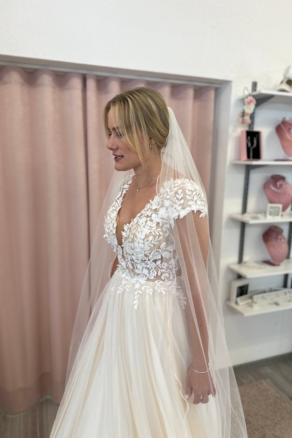 Brautkleid mit 3D-Spitze