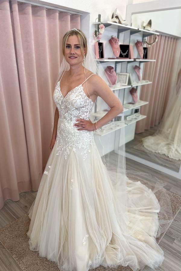 Brautkleid Fit and Flare von Lilly