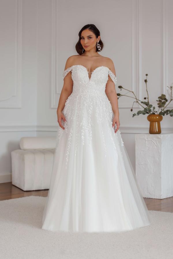 Brautkleid 2026 in großen Größen mit Off-Shoulder-Trägern, Herzausschnitt und A-Linie von Bianca’s Brautmoden