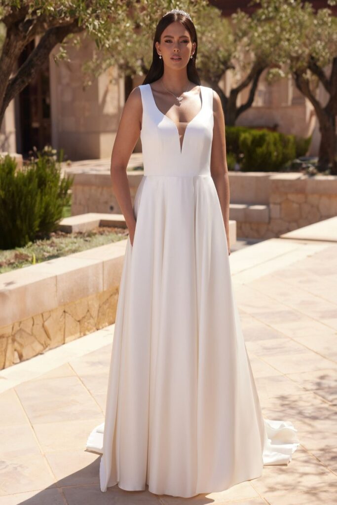 Cleanes Brautkleid in Plussize von Bianco Evento 2026