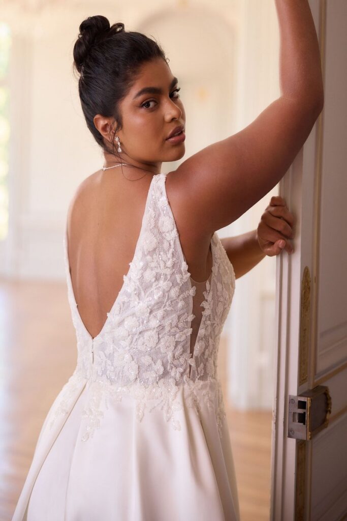 Curvybrautkleid von hinten