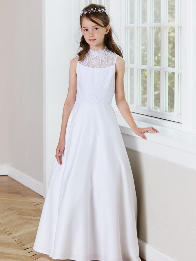 Kommunionkleid LILLY 08-1153 mit Spitzenkragen, Spitzenoberteil und A-Linien-Rock – elegantes Kommunionkleid 2026, erhältlich bei Bianca’s Brautmoden Bad Münster.