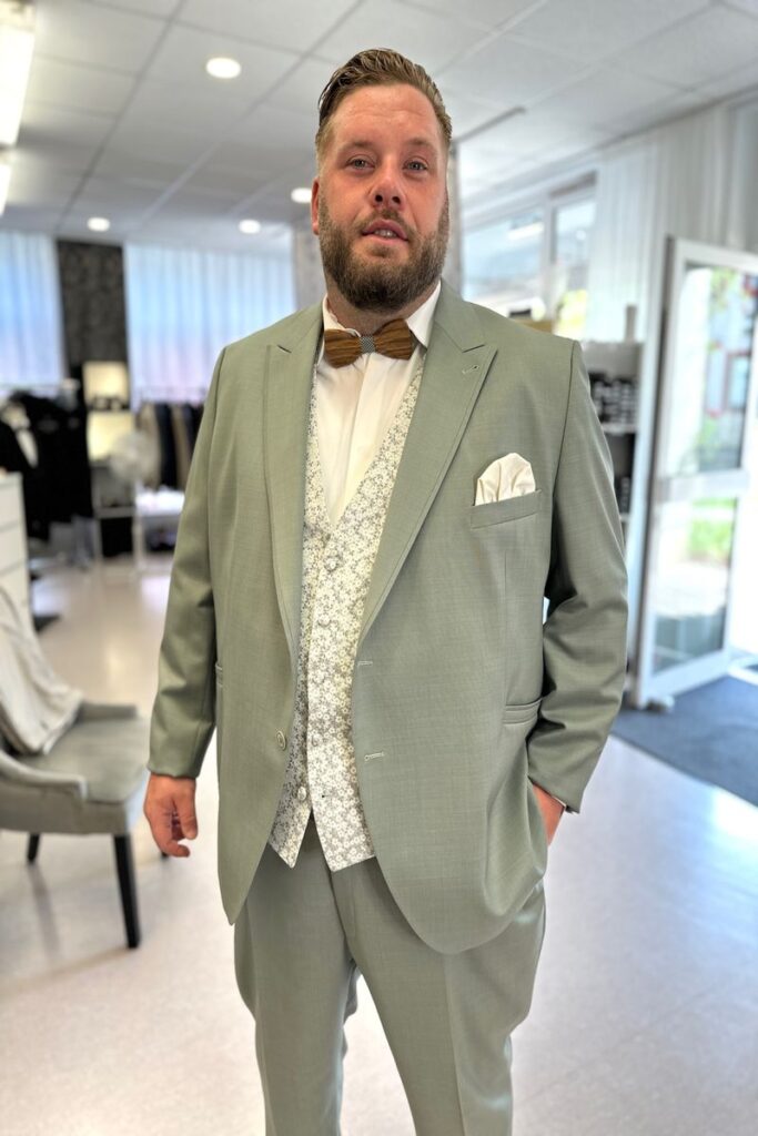 Grüner Anzug für Herren von Wilvorst in grosser Größe für kräftigen Mann.