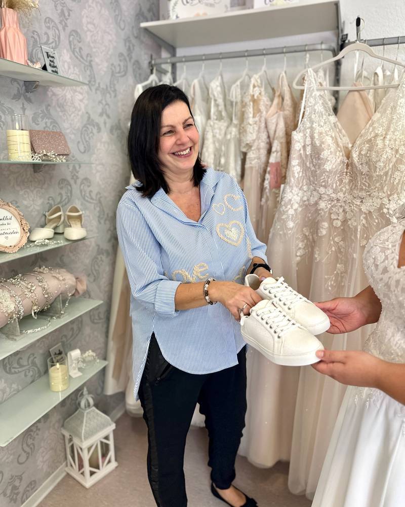 Stephie ist eine Mitarbeiterin im Verkauf von Biancas Brautmoden