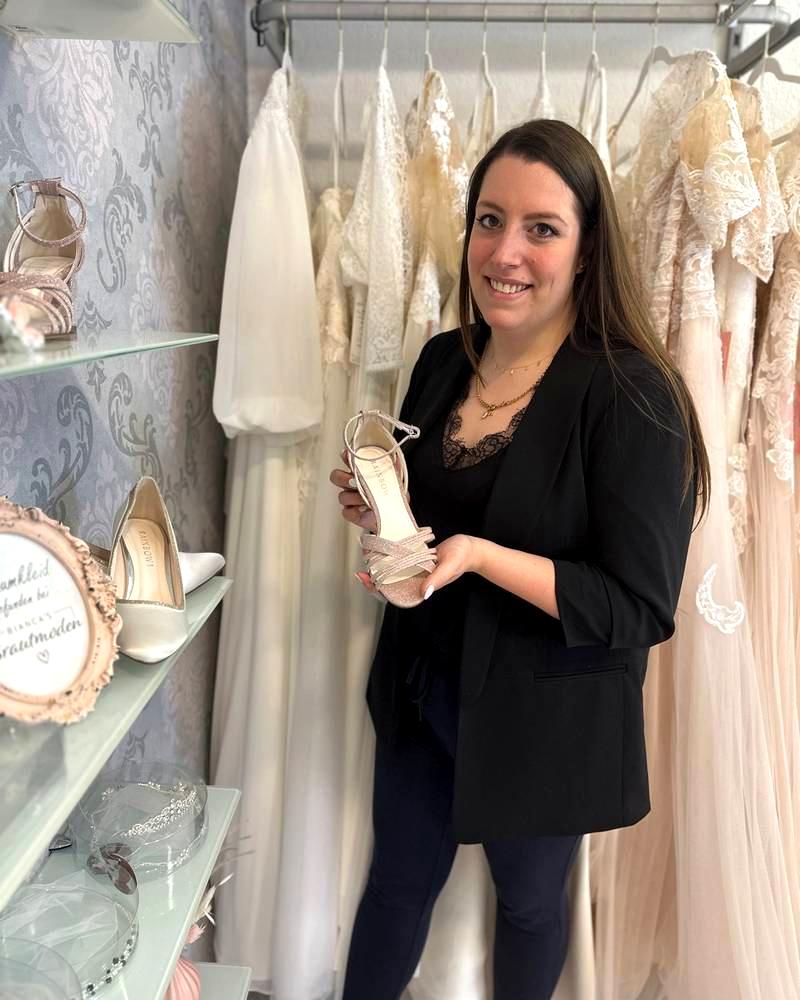 Jaqueline ist Mitarbeiterin von Biancas Brautmoden in Bad Kreuznach.