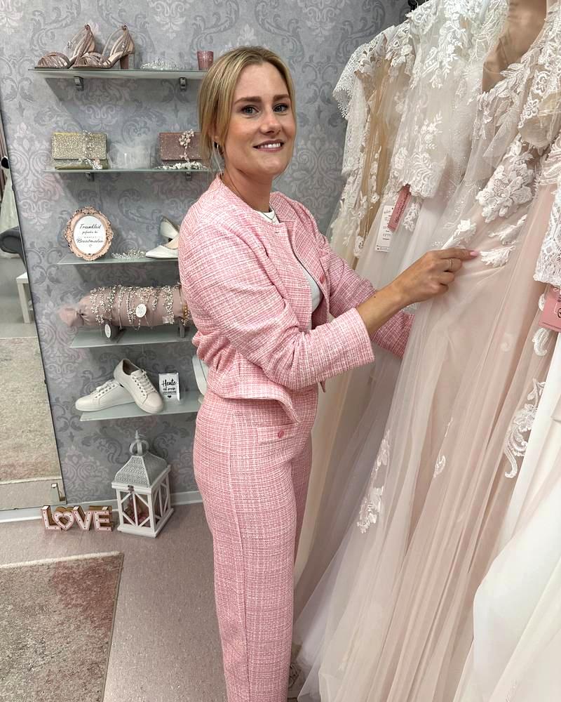 Sophie ist Mitarbeiterin im Verkauf von Biancas Brautmoden in Bad Kreuznach