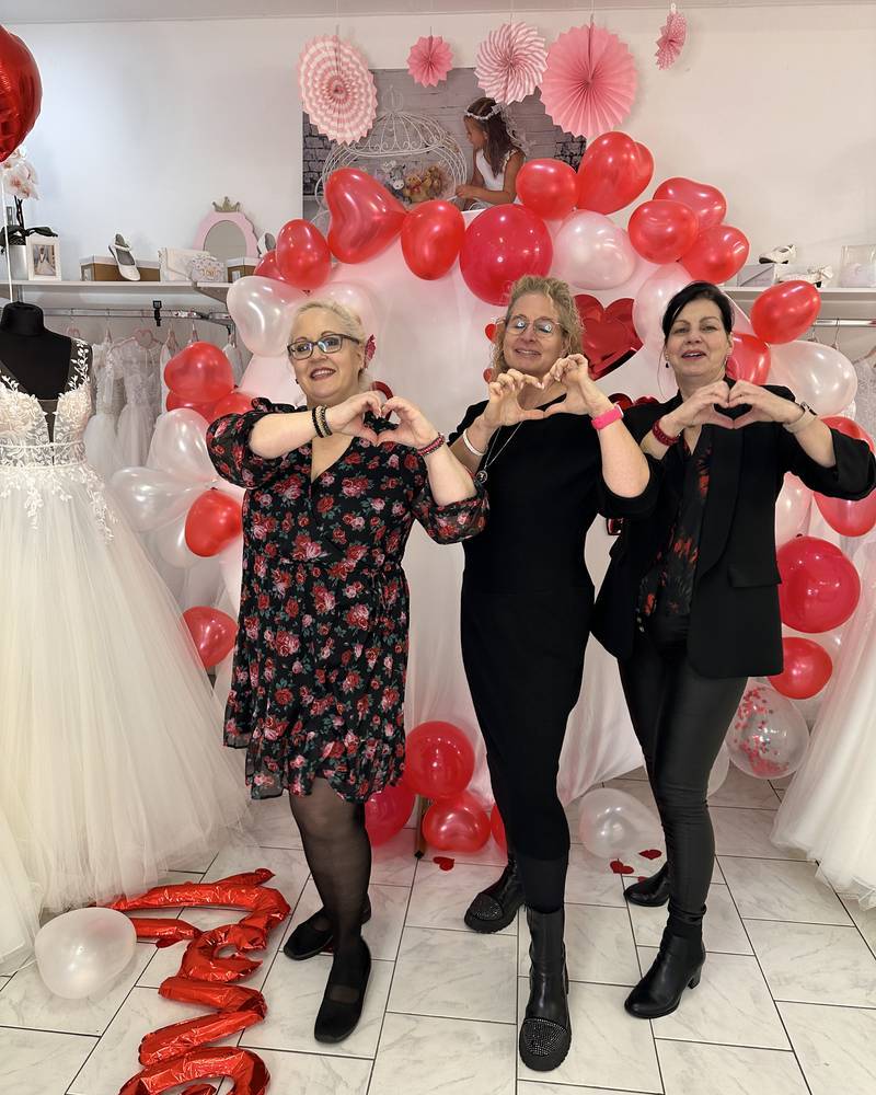 Unser Team in Vorbereitung eines Hausevents zum Valentinstag