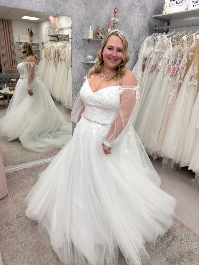 Curvybraut in einem Prinzessinnenbrautkleid bei Biancas Brautmoden