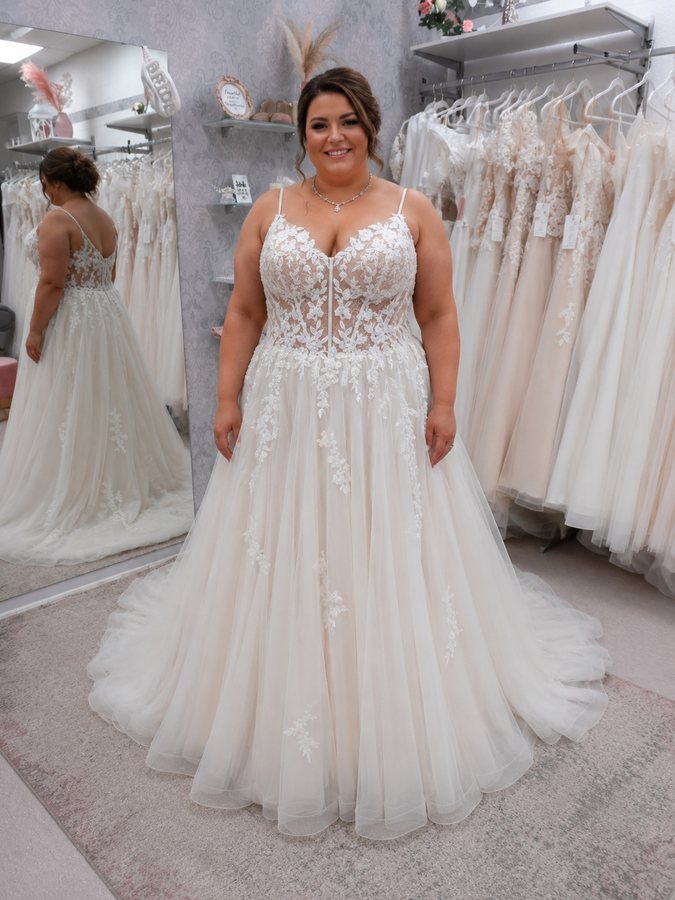 Brautkleid curvy schmale traeger