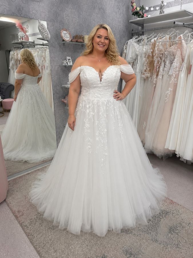 Brautkleid off shoulder curvy