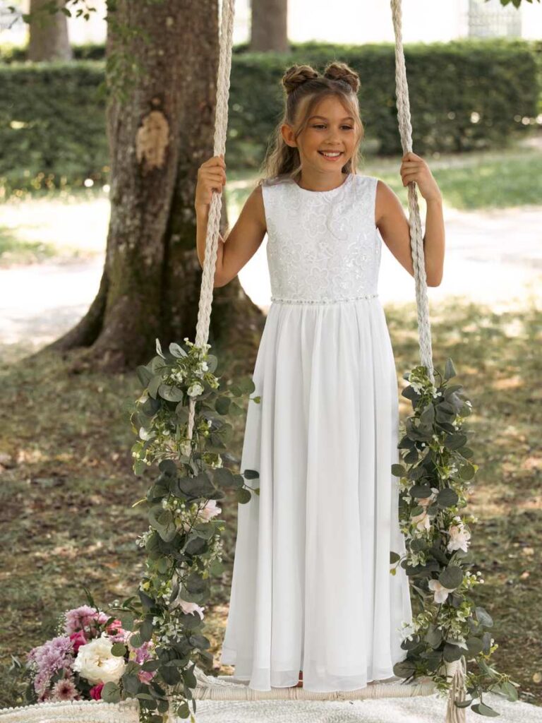 Schlichtes Kommunionkleid aus Chiffon mit floraler Spitze für die Erstkommunion – Bianca's Brautmoden Bad Kreuznach