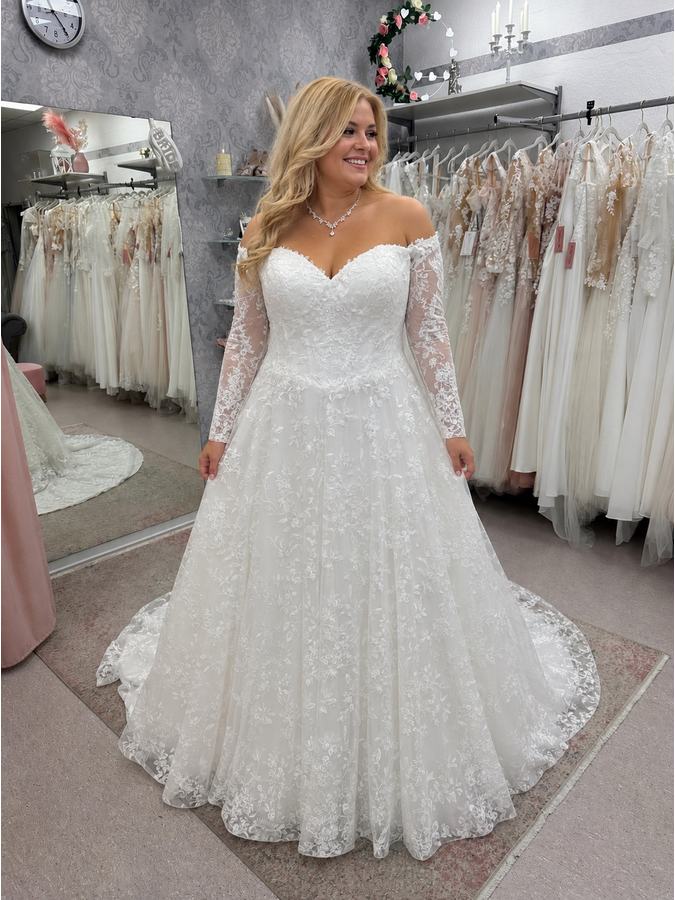 Spitzenbrautkleid curvy lange aermel 1