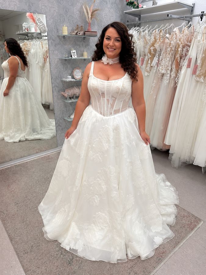brautkleid curvybraut breite traeger 1
