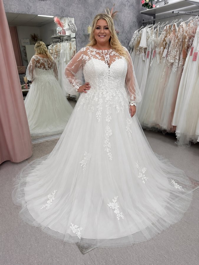 brautkleid spitze mit aermeln curvy 1