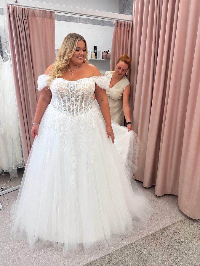 curvybrautkleid off shoulder