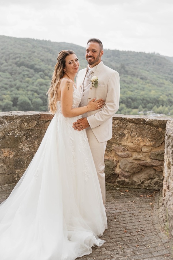 Brautpaar an ihrer Hochzeit.